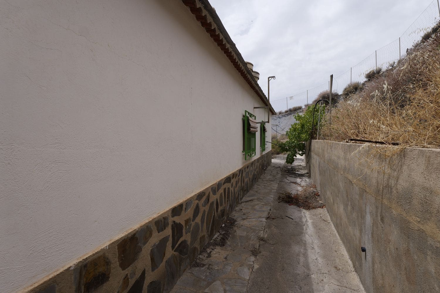 2 soveværelse Finca/Landehus til salg i Granada by med garage - € 85.000 (Ref: 9990156)