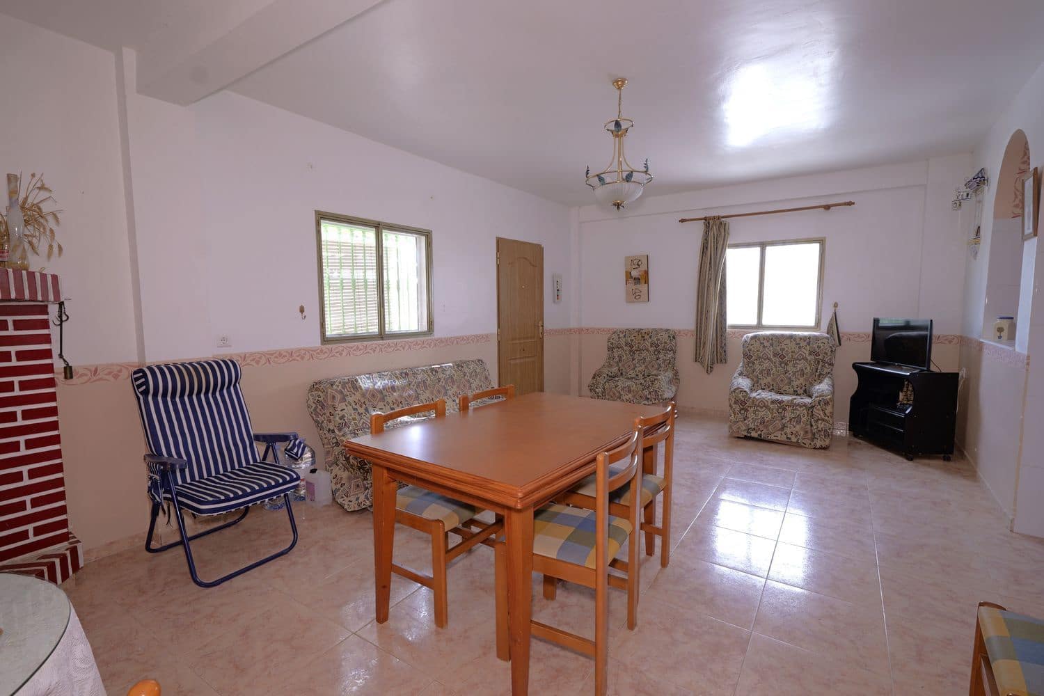 2 soveværelse Finca/Landehus til salg i Granada by med garage - € 85.000 (Ref: 9990156)