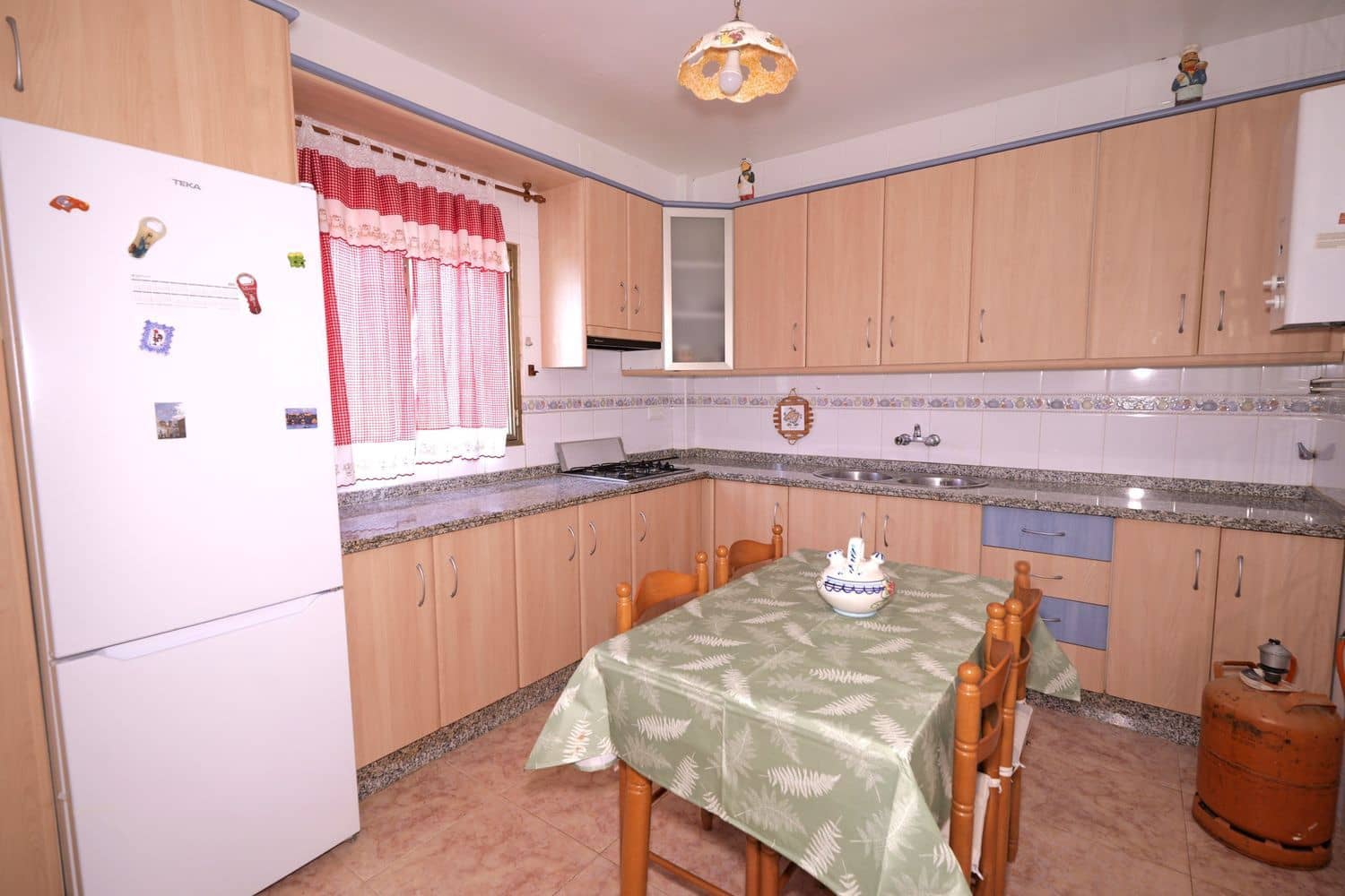 2 soveværelse Finca/Landehus til salg i Granada by med garage - € 85.000 (Ref: 9990156)