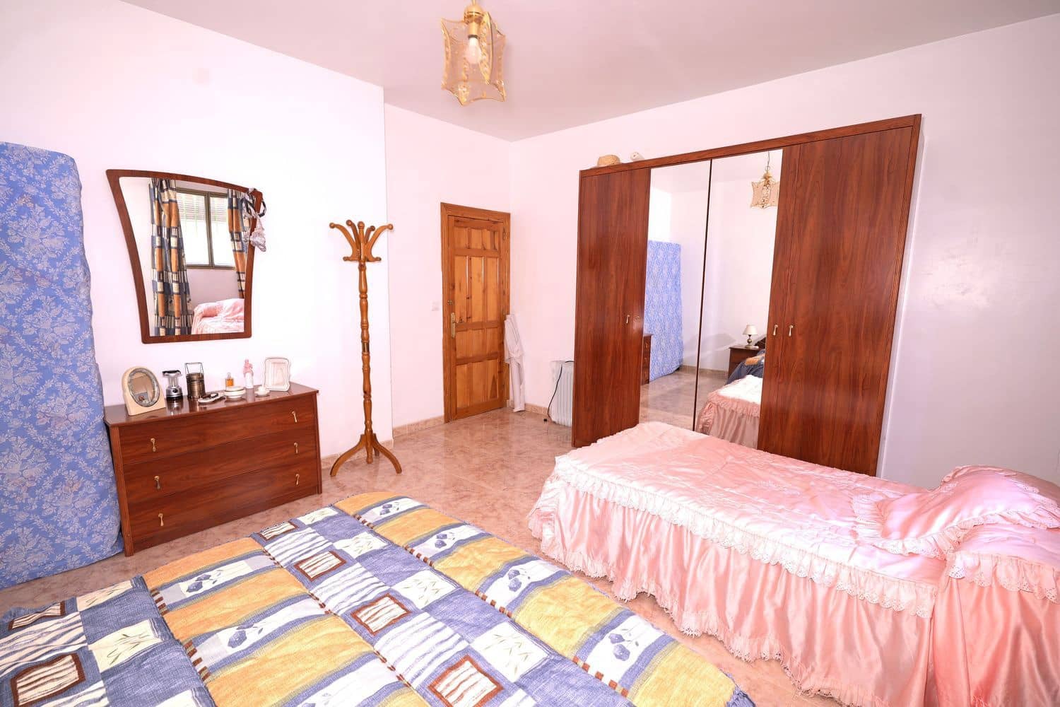 2 soveværelse Finca/Landehus til salg i Granada by med garage - € 85.000 (Ref: 9990156)