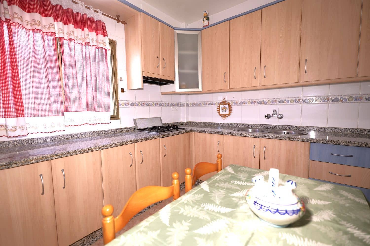 2 soveværelse Finca/Landehus til salg i Granada by med garage - € 85.000 (Ref: 9990156)