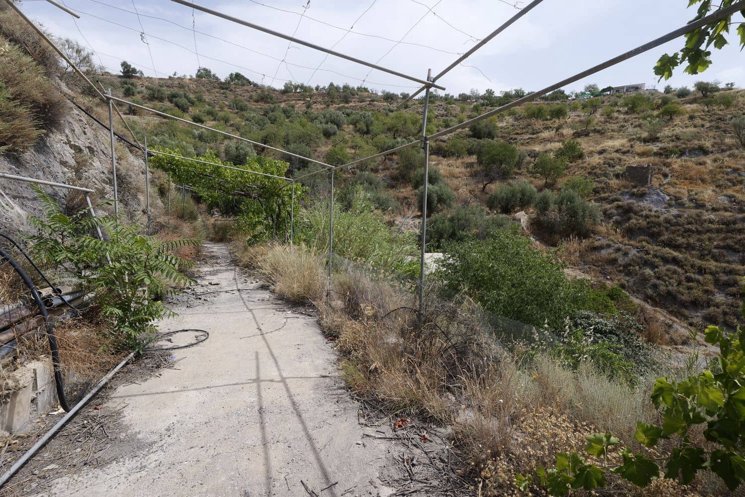 2 soveværelse Finca/Landehus til salg i Granada by med garage - € 85.000 (Ref: 9990156)