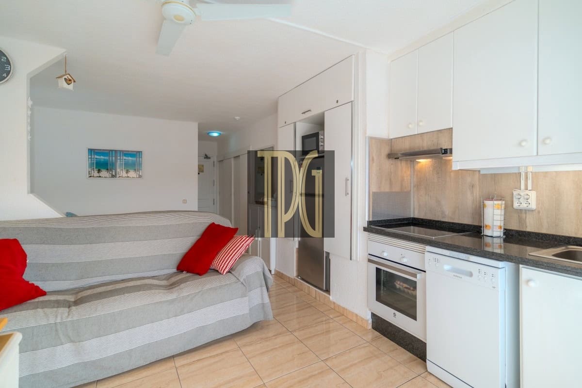 Appartement te koop in San Eugenio met zwembad - € 210.000 (Ref: 10114557)