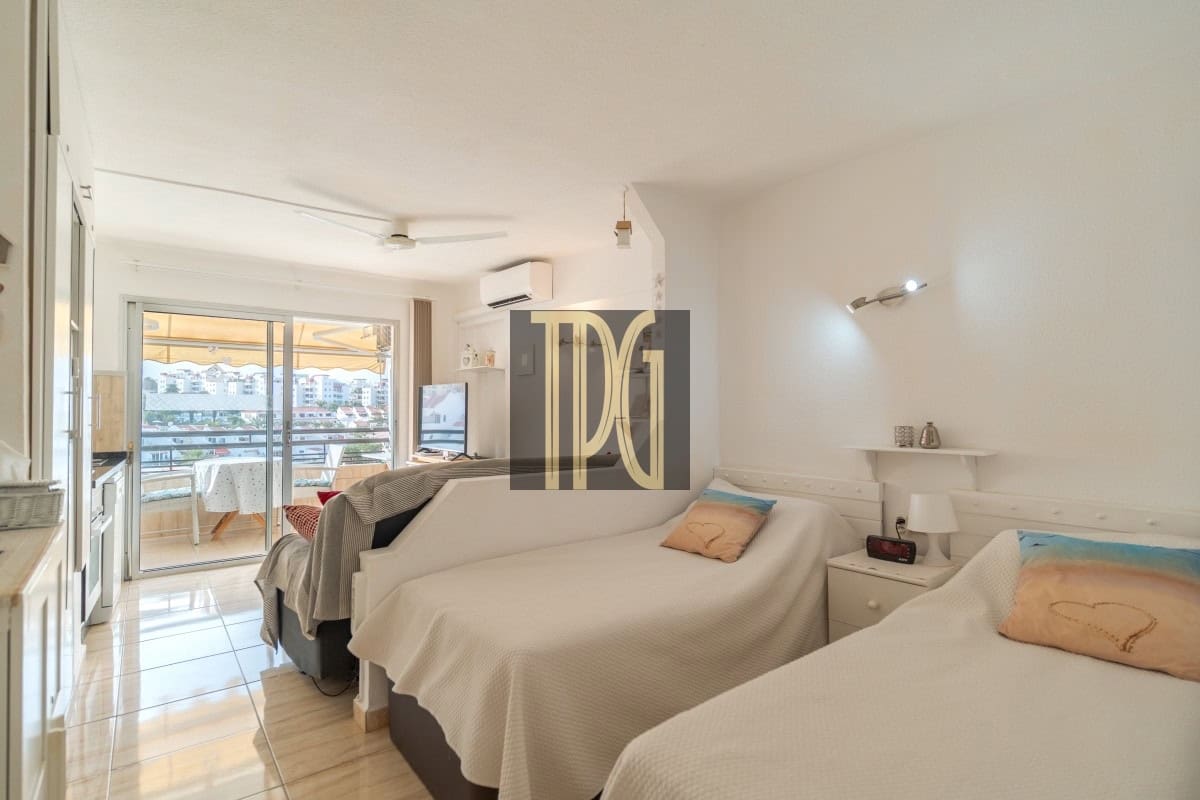 Appartement te koop in San Eugenio met zwembad - € 210.000 (Ref: 10114557)