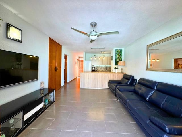 1 makuuhuone Huoneisto myytävänä paikassa Los Cristianos, Arona mukana uima-altaan - 240 000 € (Ref: 10114560)