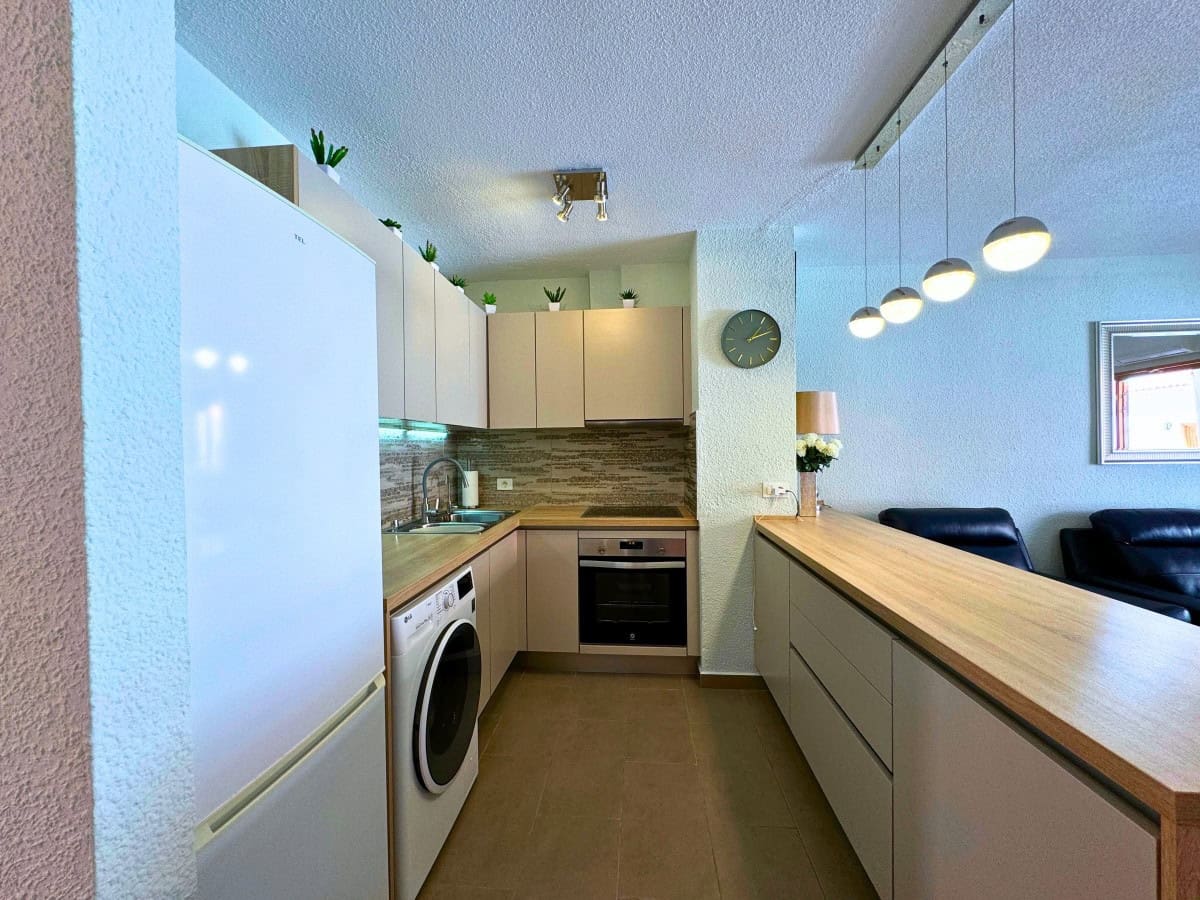 1 makuuhuone Huoneisto myytävänä paikassa Los Cristianos mukana uima-altaan - 240 000 € (Ref: 10114560)