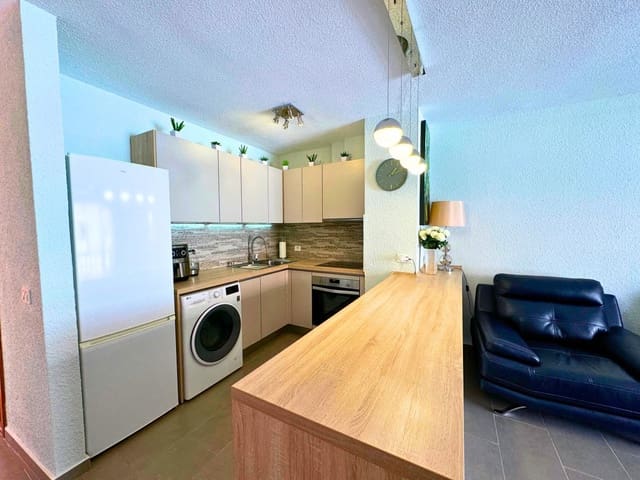 1 makuuhuone Huoneisto myytävänä paikassa Los Cristianos, Arona mukana uima-altaan - 240 000 € (Ref: 10114560)