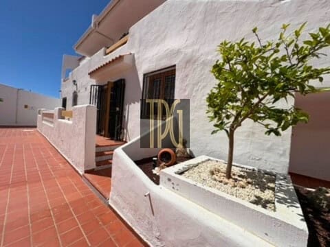 2 bedroom Apartment for sale in Los Cristianos - € 275,000 (Ref: 8889096)
