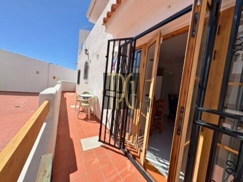 2 bedroom Apartment for sale in Los Cristianos - € 275,000 (Ref: 8889096)