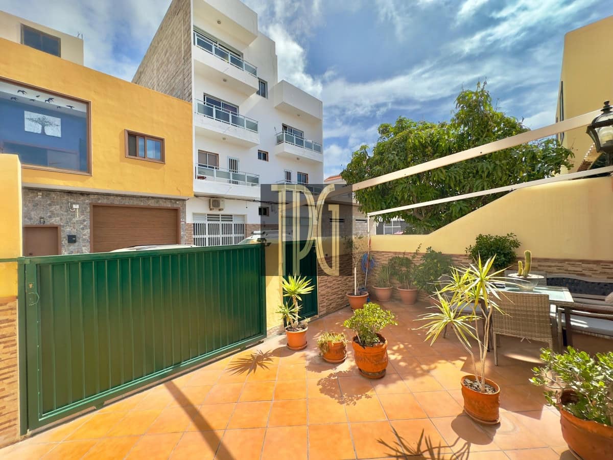 3 soveværelse Byhus til salg i Arona - € 399.900 (Ref: 9106319)