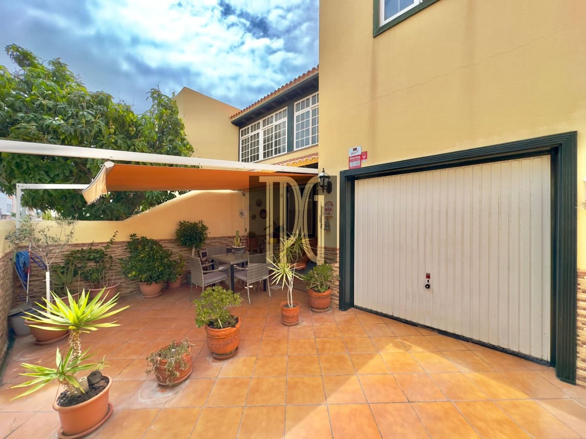 3 soveværelse Byhus til salg i Arona - € 399.900 (Ref: 9106319)