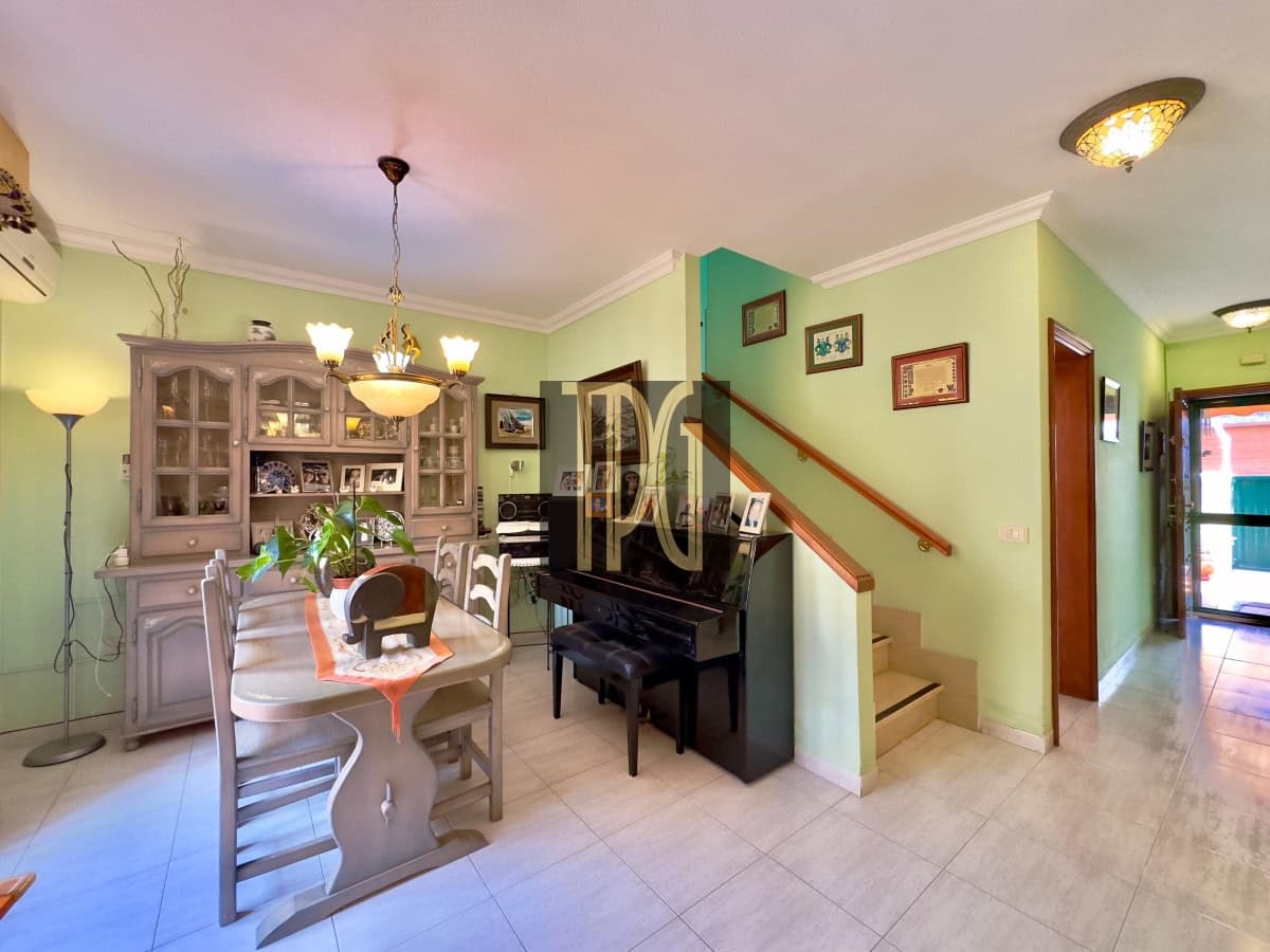 3 soveværelse Byhus til salg i Arona - € 399.900 (Ref: 9106319)