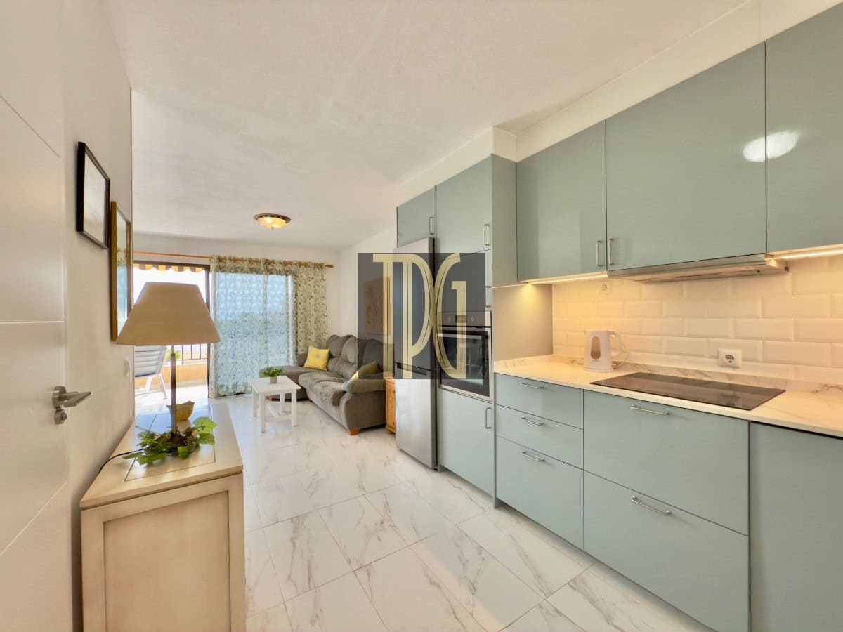 1 bedroom Apartment for sale in Los Cristianos - € 425,000 (Ref: 9185035)