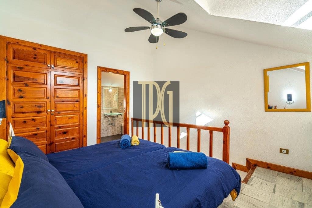 Ático de 1 habitación en Playa de las Americas en venta - 459.000 € (Ref: 9228268)