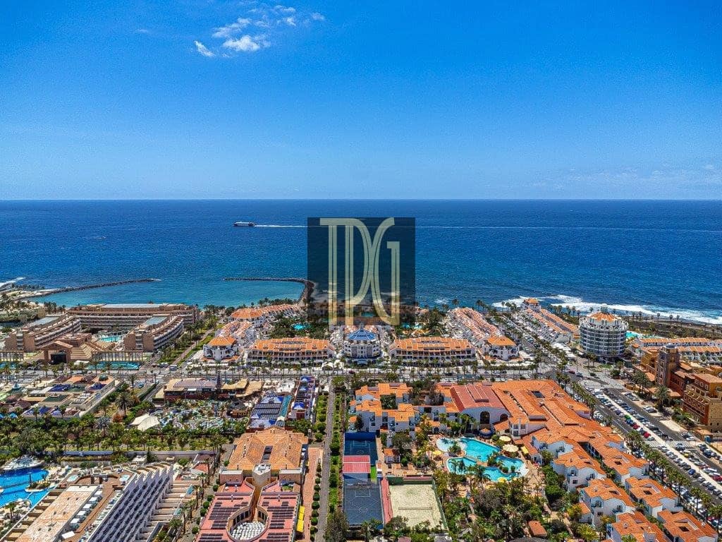 Ático de 1 habitación en Playa de las Americas en venta - 459.000 € (Ref: 9228268)