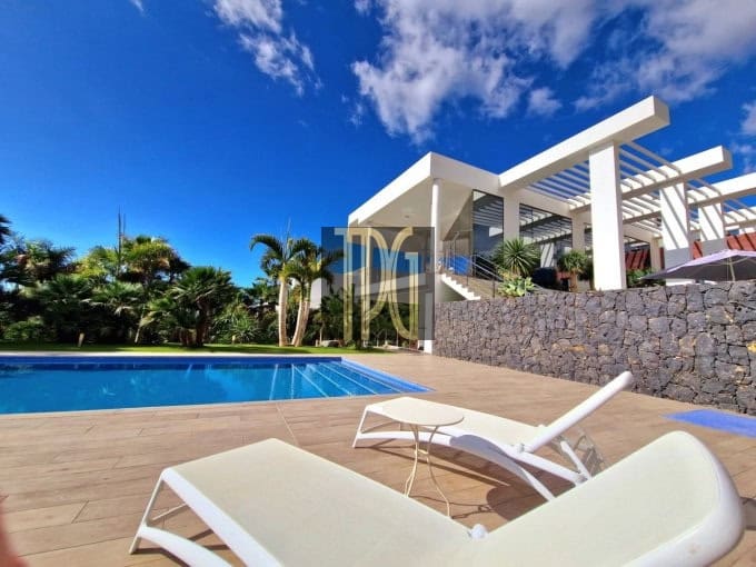 6 bedroom Villa for sale in Costa Adeje - € 4,450,000 (Ref: 9228270)