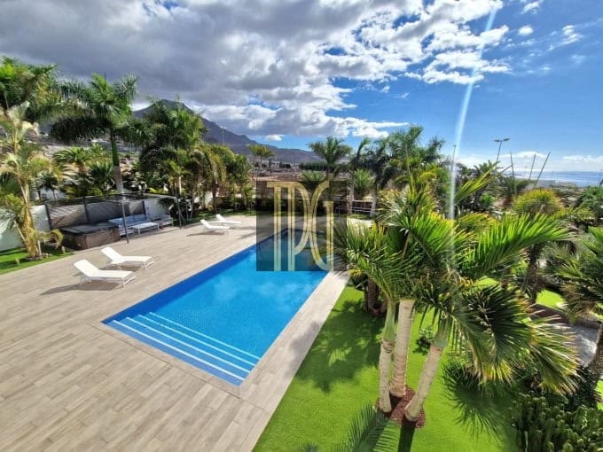 6 bedroom Villa for sale in Costa Adeje - € 4,450,000 (Ref: 9228270)