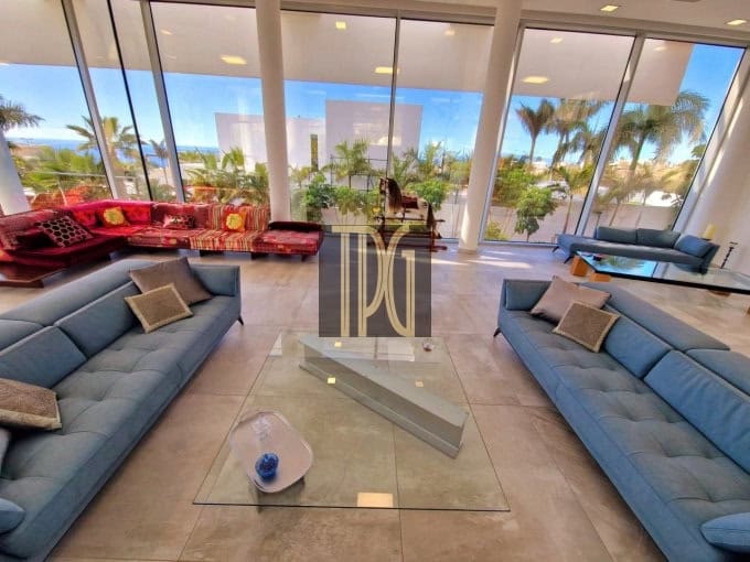 6 bedroom Villa for sale in Costa Adeje - € 4,450,000 (Ref: 9228270)