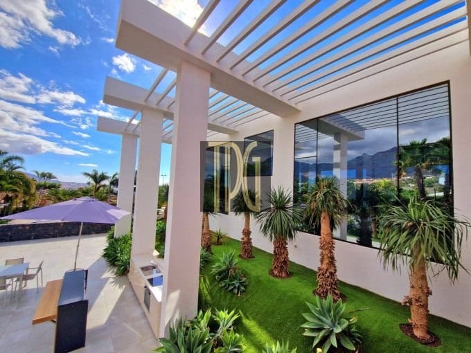 6 bedroom Villa for sale in Costa Adeje - € 4,450,000 (Ref: 9228270)