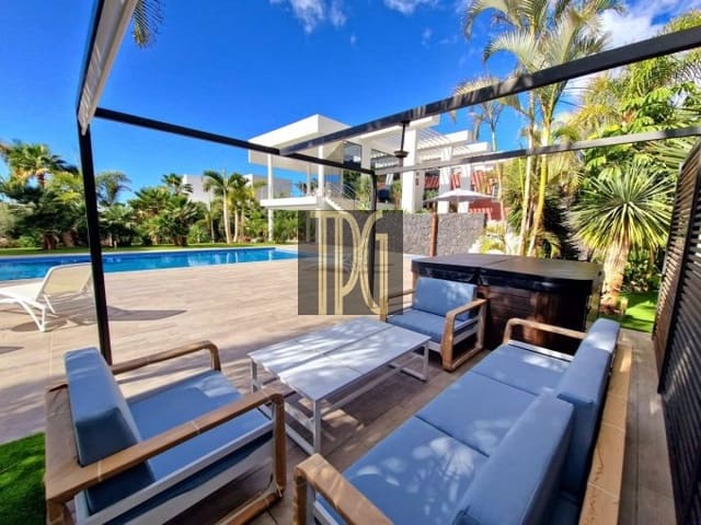6 bedroom Villa for sale in Costa Adeje, Adeje - € 4,450,000 (Ref: 9228270)