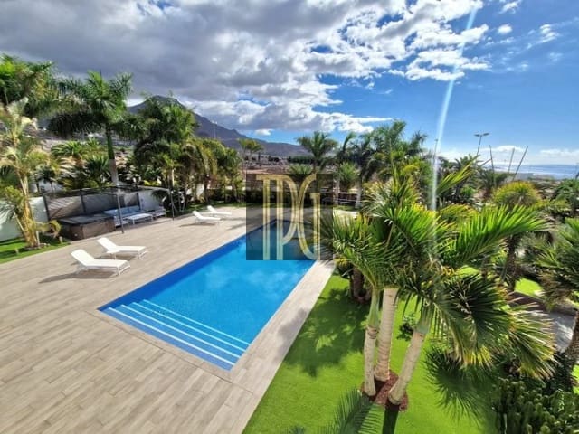 6 bedroom Villa for sale in Costa Adeje, Adeje - € 4,450,000 (Ref: 9228270)