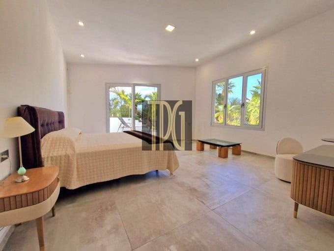 6 bedroom Villa for sale in Costa Adeje - € 4,450,000 (Ref: 9228270)
