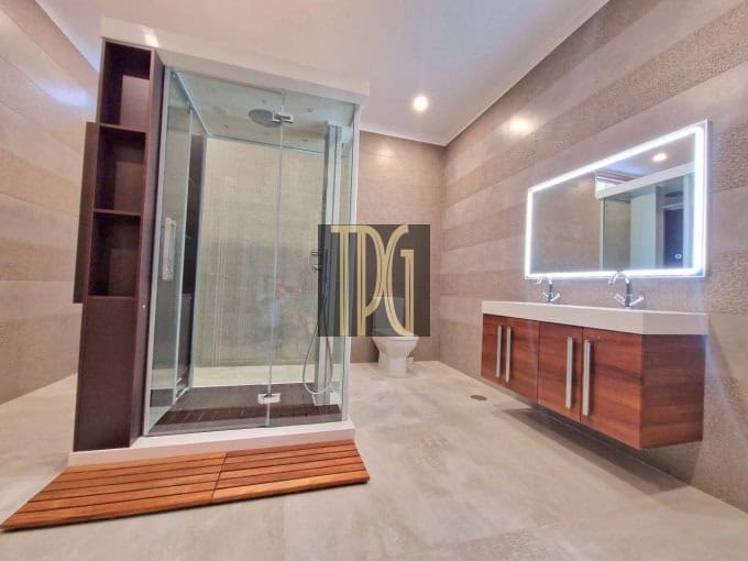 6 bedroom Villa for sale in Costa Adeje - € 4,450,000 (Ref: 9228270)