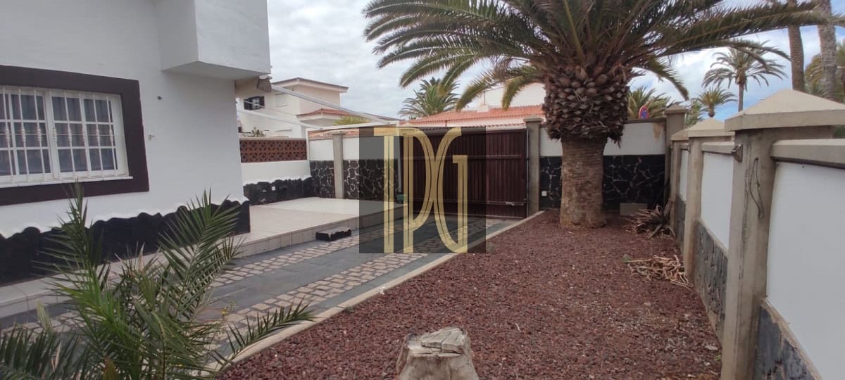 1 bedroom Apartment for sale in Costa del Silencio - € 273,000 (Ref: 9387508)