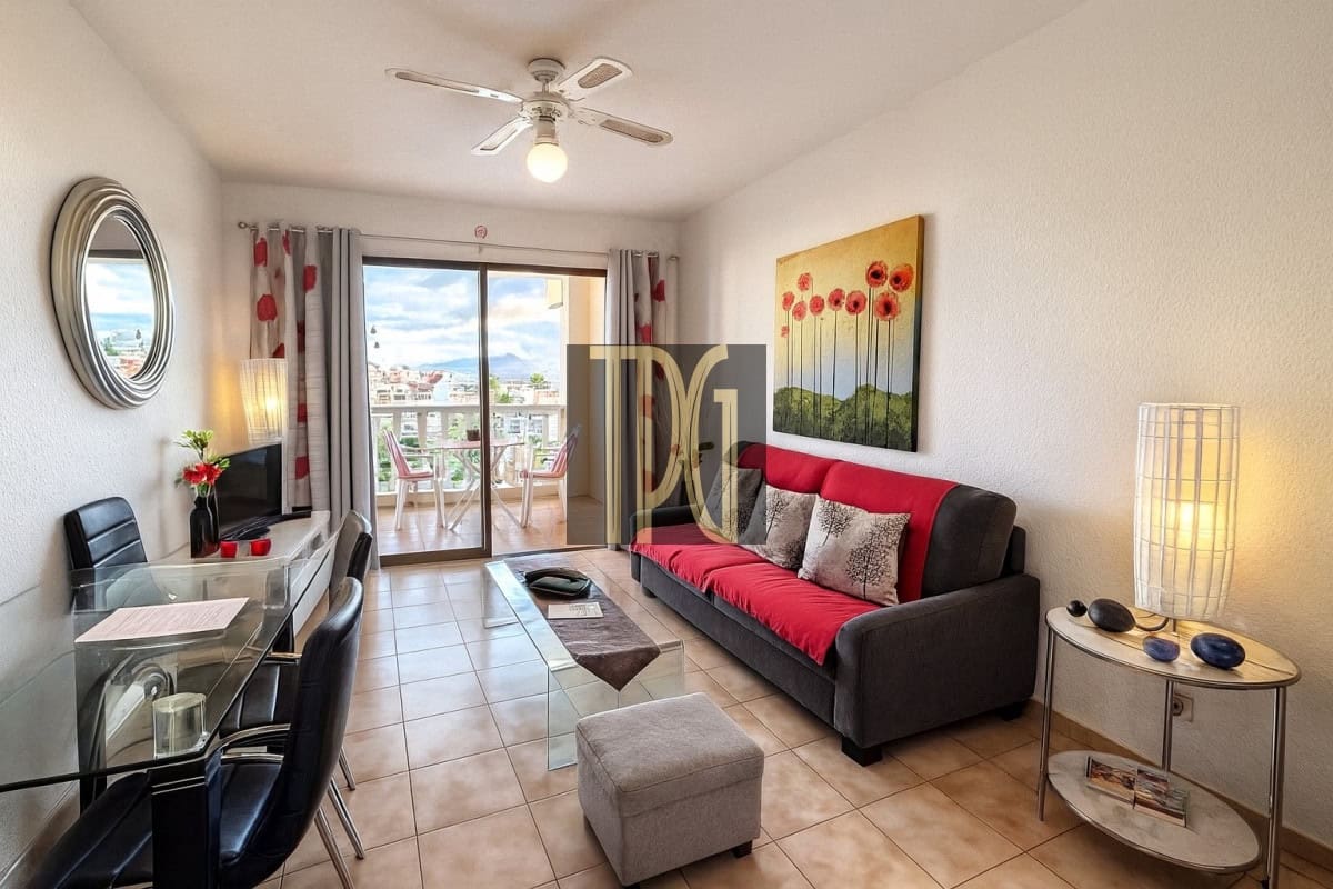 1 bedroom Apartment for sale in Los Cristianos - € 290,000 (Ref: 9451136)