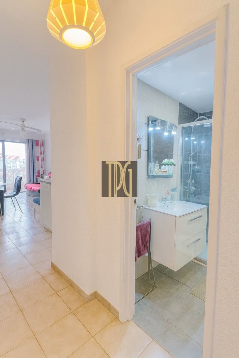 1 bedroom Apartment for sale in Los Cristianos - € 290,000 (Ref: 9451136)