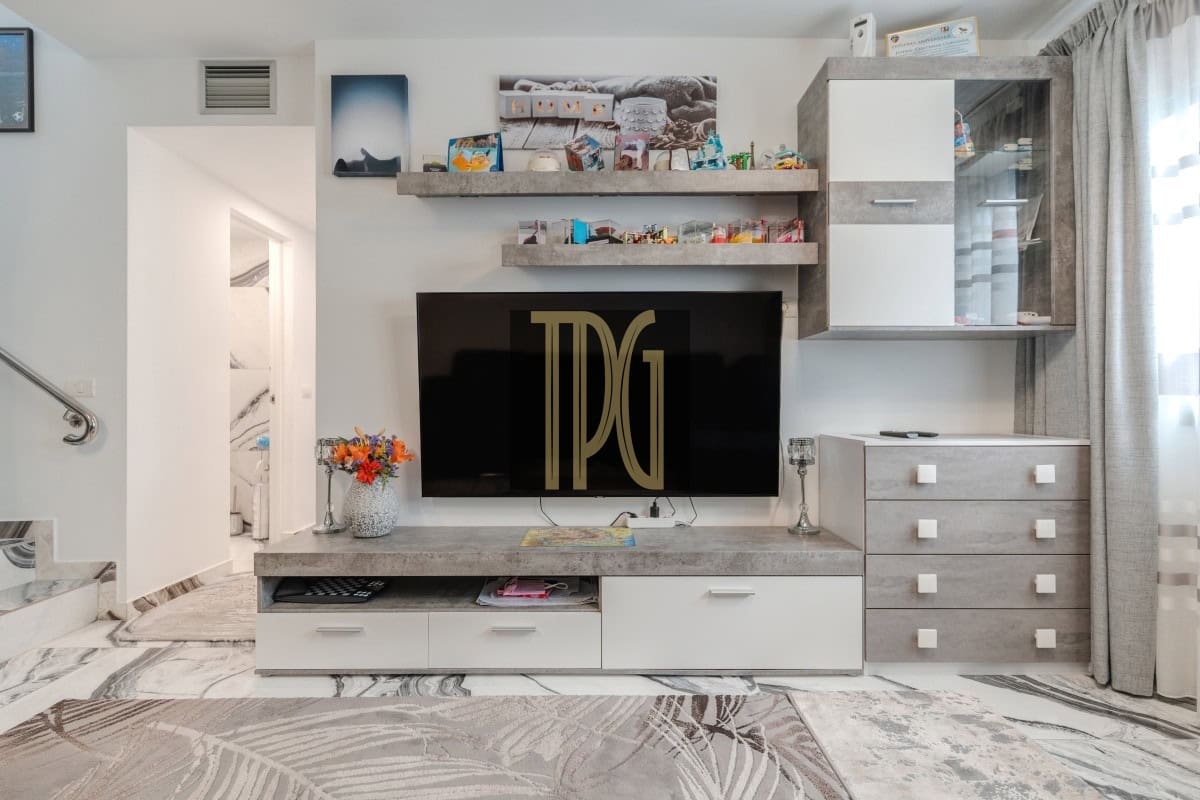 3 makuuhuone Kattohuoneisto myytävänä paikassa Arona - 395 000 € (Ref: 9560937)