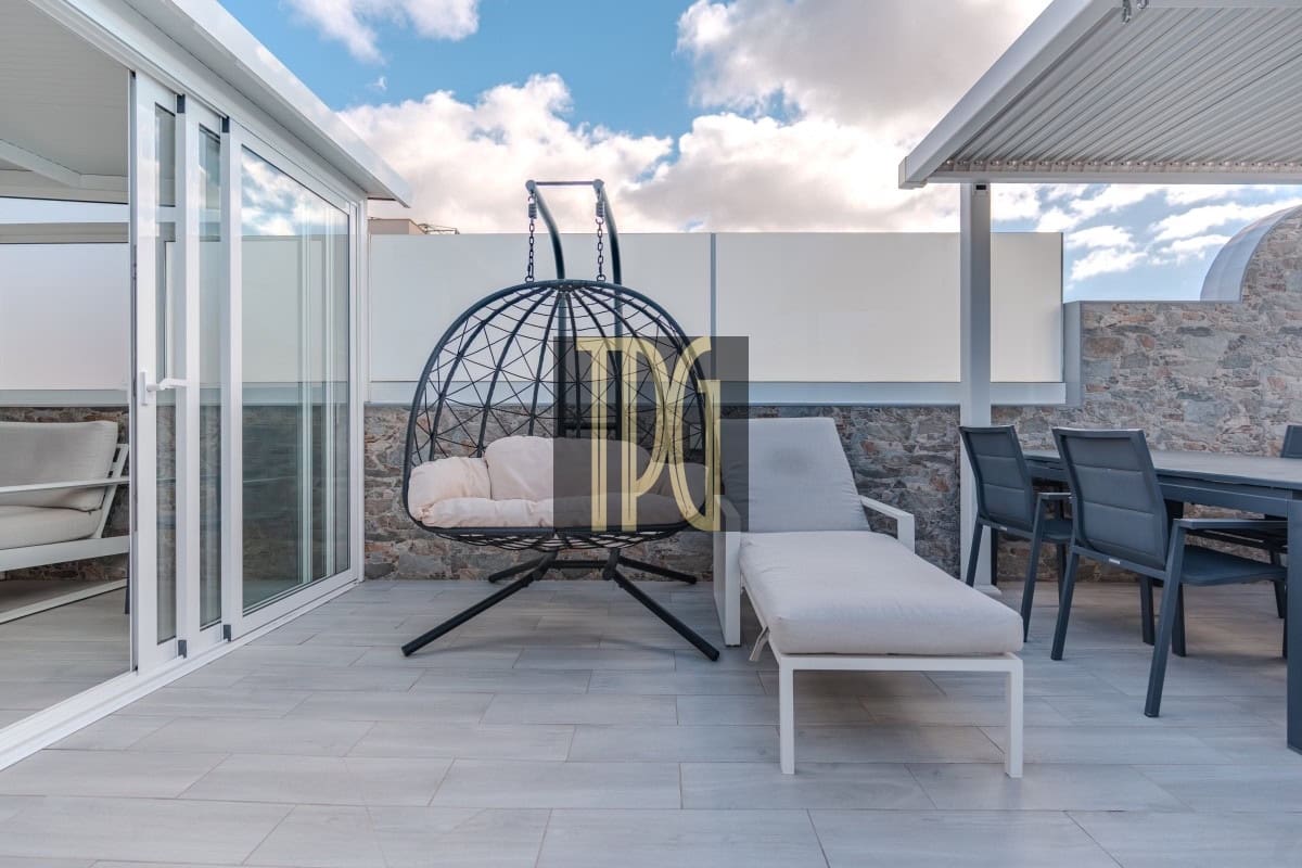 3 makuuhuone Kattohuoneisto myytävänä paikassa Arona - 395 000 € (Ref: 9560937)