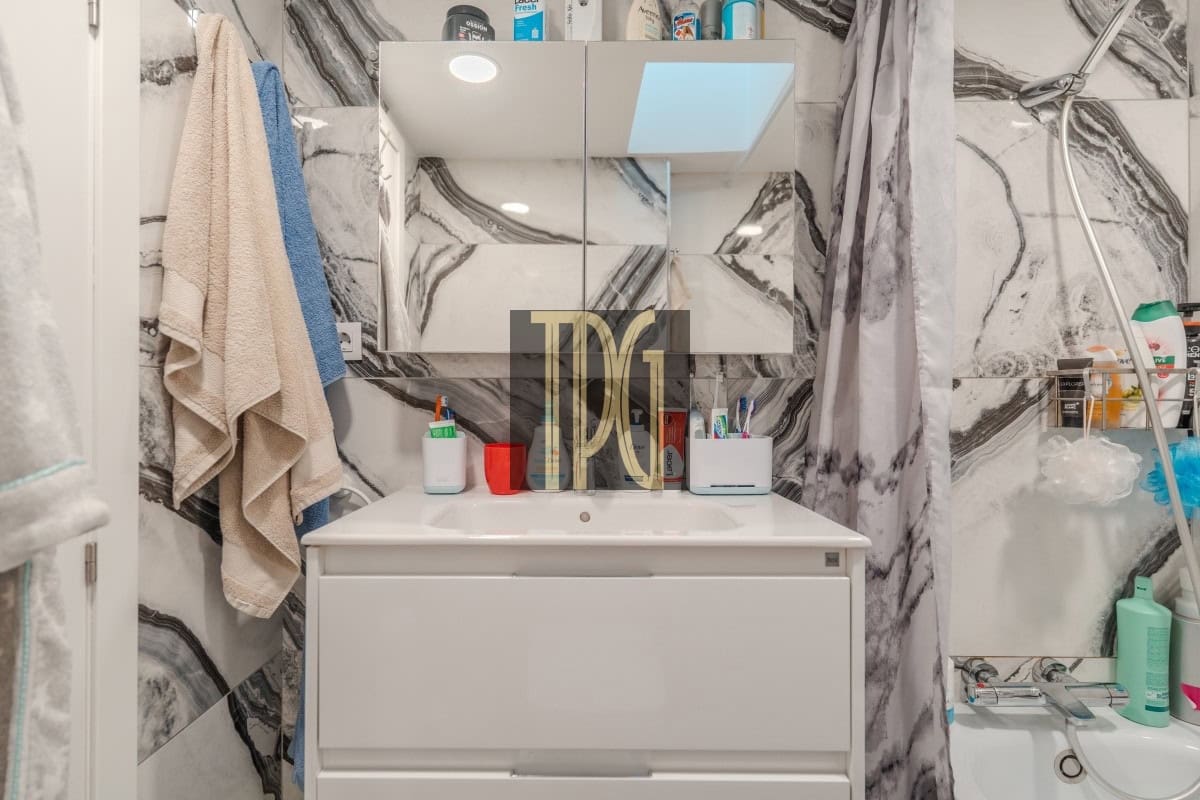 3 makuuhuone Kattohuoneisto myytävänä paikassa Arona - 395 000 € (Ref: 9560937)