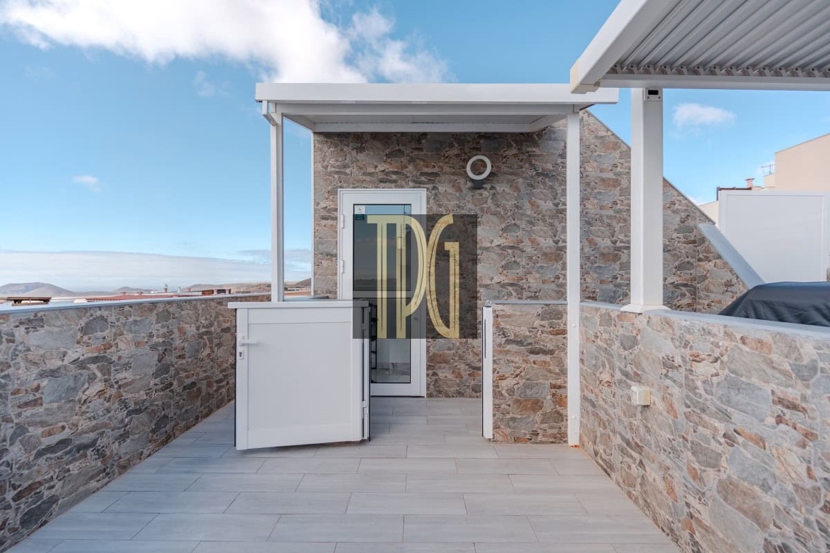 3 makuuhuone Kattohuoneisto myytävänä paikassa Arona - 395 000 € (Ref: 9560937)