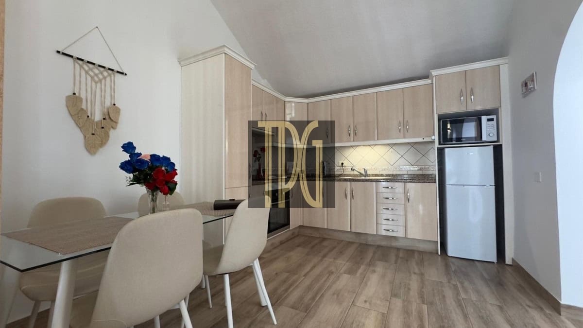 1 bedroom Apartment for sale in Los Cristianos - € 299,000 (Ref: 9627253)