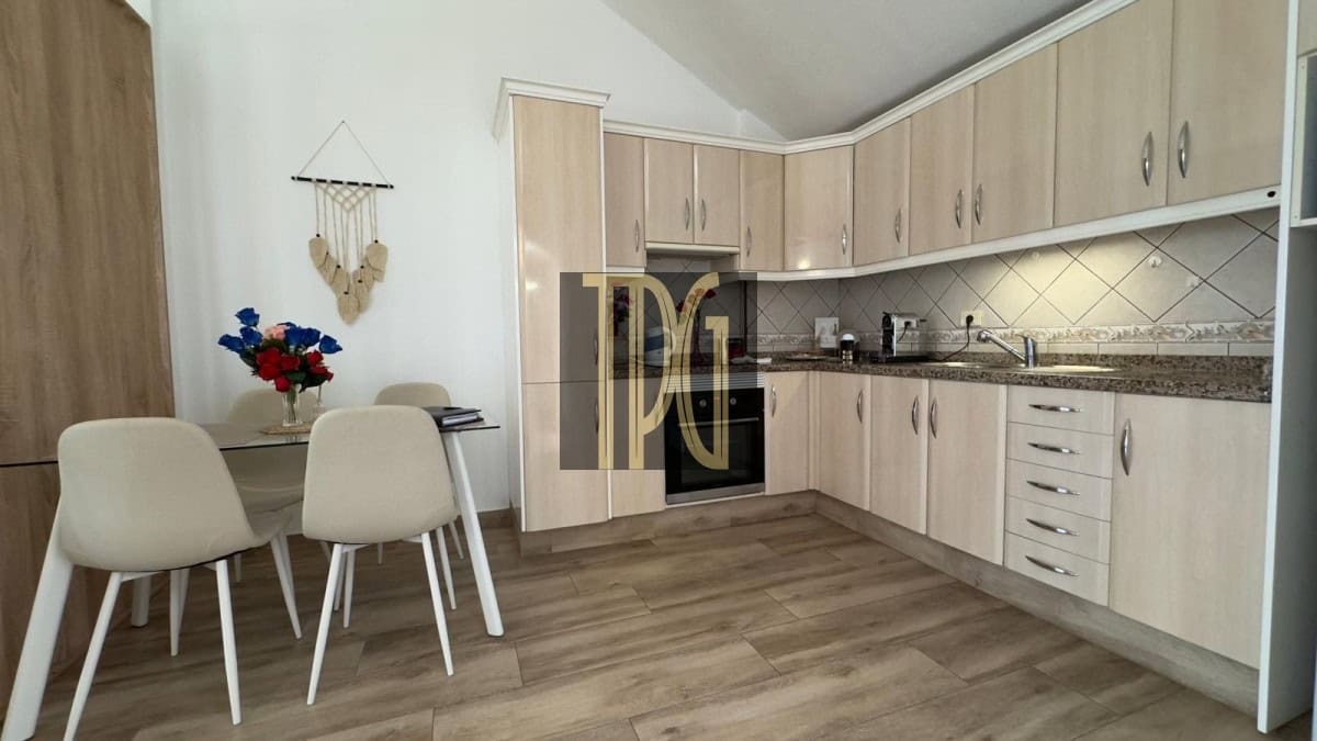 1 bedroom Apartment for sale in Los Cristianos - € 299,000 (Ref: 9627253)