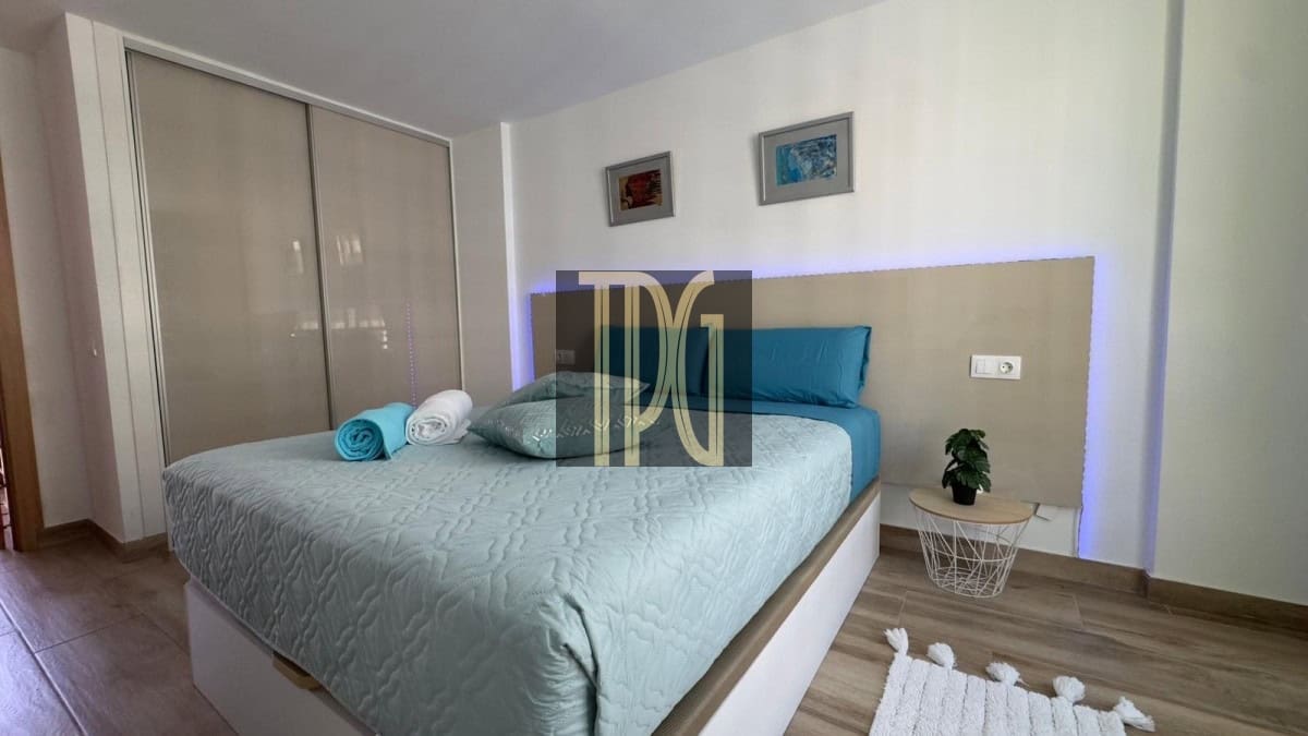 1 bedroom Apartment for sale in Los Cristianos - € 299,000 (Ref: 9627253)