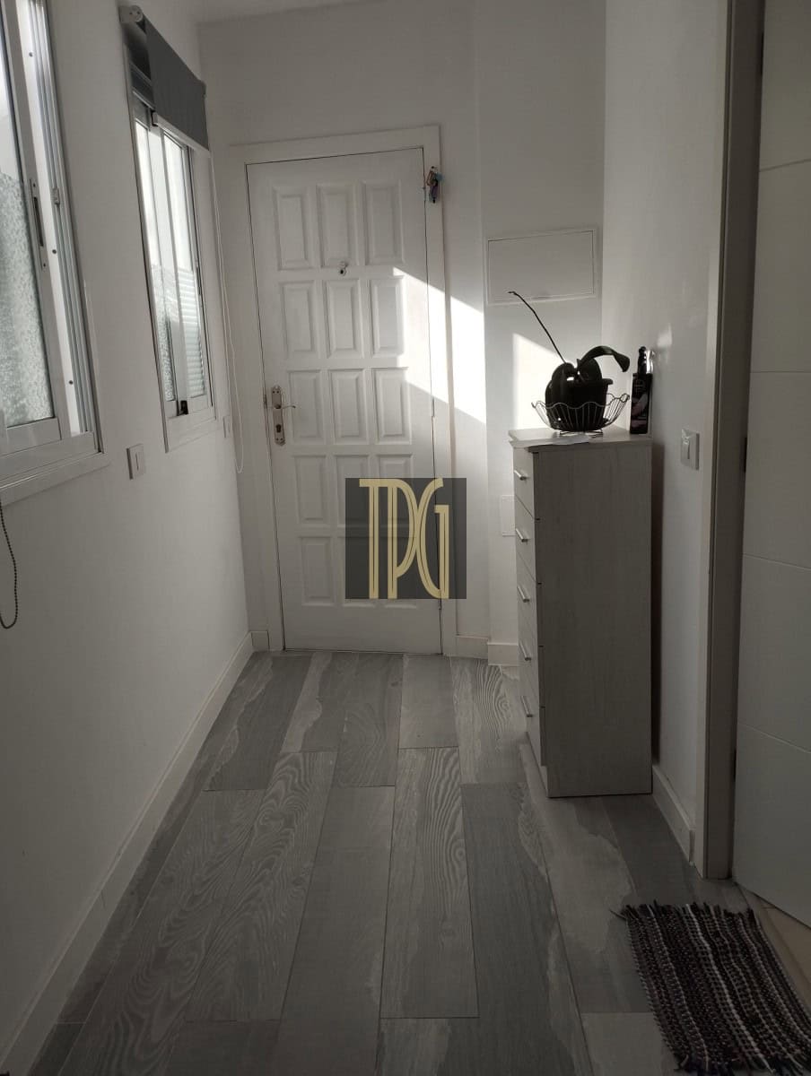 2 bedroom Apartment for sale in Los Cristianos - € 260,000 (Ref: 9627256)