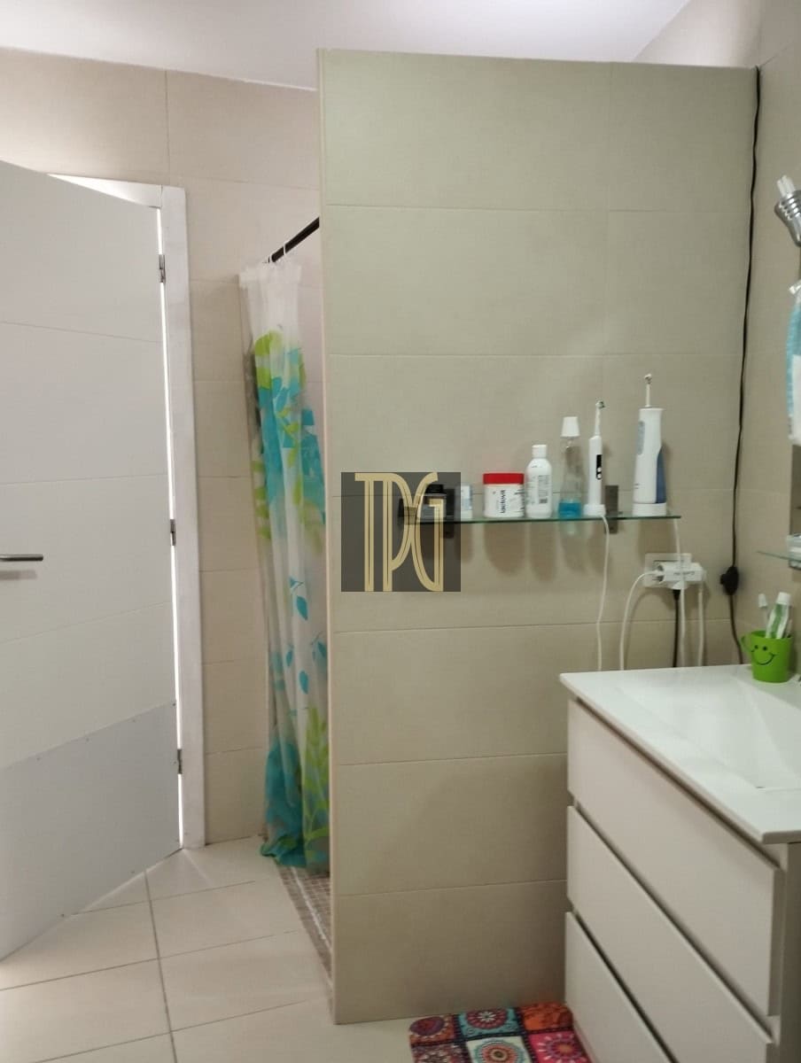 2 bedroom Apartment for sale in Los Cristianos - € 260,000 (Ref: 9627256)