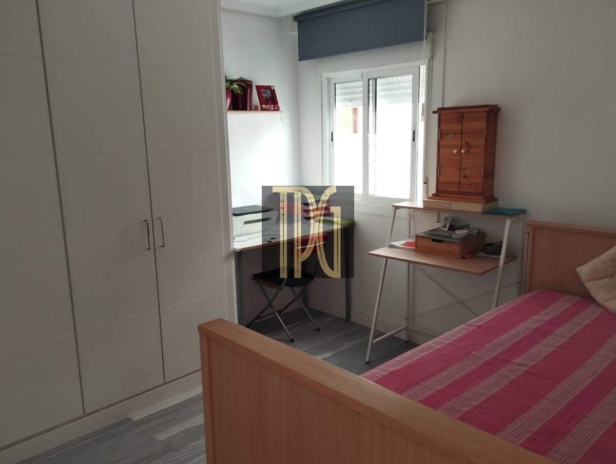 2 bedroom Apartment for sale in Los Cristianos - € 260,000 (Ref: 9627256)