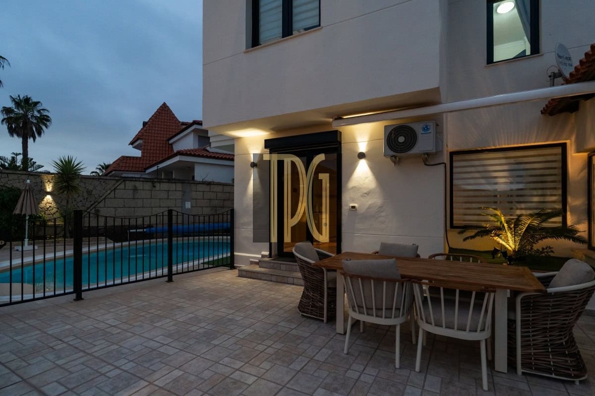 5 slaapkamer Villa te koop in Chayofa - € 1.250.000 (Ref: 9904289)
