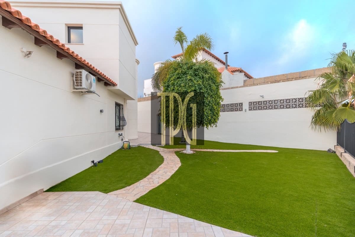 5 slaapkamer Villa te koop in Chayofa - € 1.250.000 (Ref: 9904289)