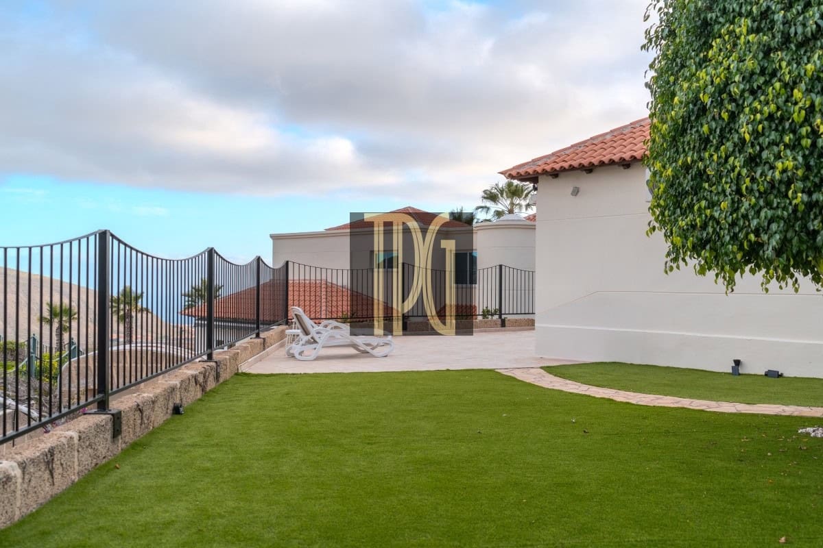 5 slaapkamer Villa te koop in Chayofa - € 1.250.000 (Ref: 9904289)