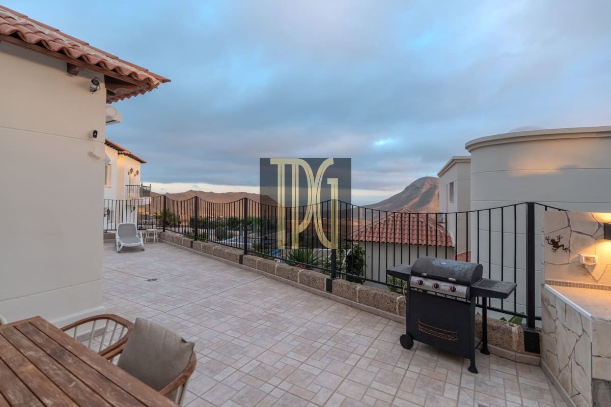 5 slaapkamer Villa te koop in Chayofa - € 1.250.000 (Ref: 9904289)