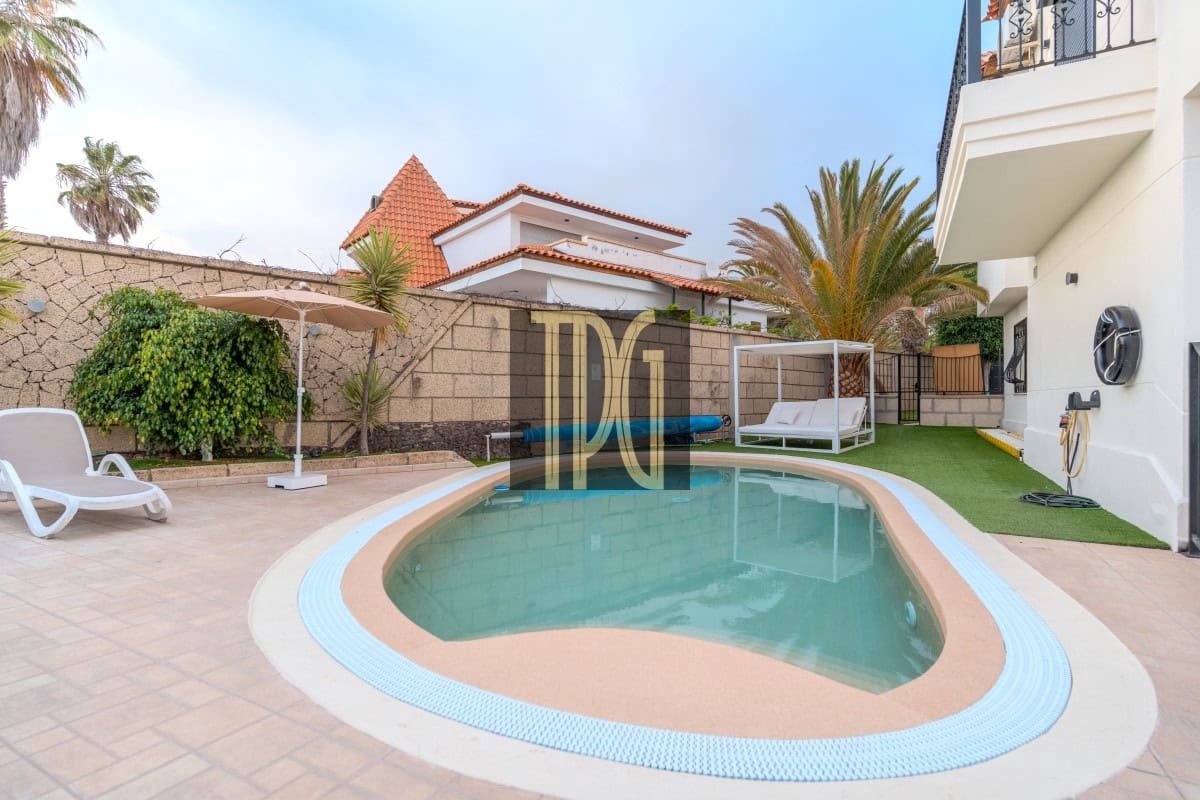 5 slaapkamer Villa te koop in Chayofa - € 1.250.000 (Ref: 9904289)