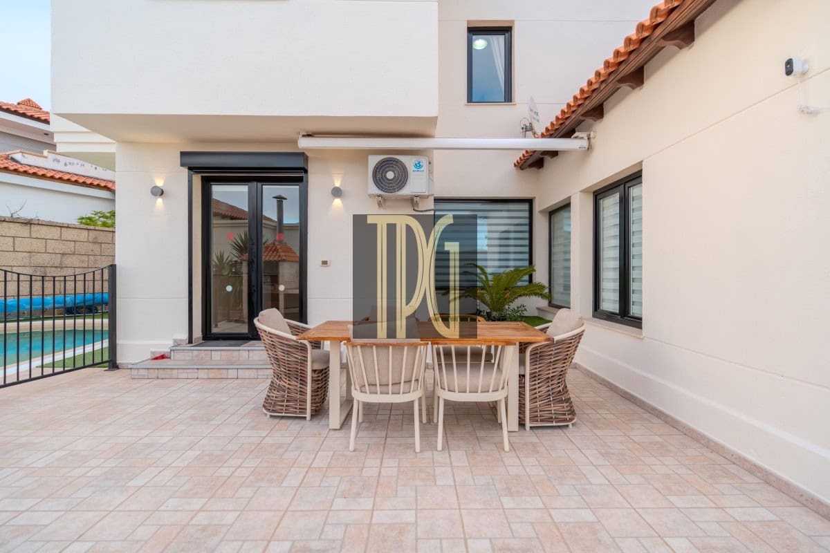 5 slaapkamer Villa te koop in Chayofa - € 1.250.000 (Ref: 9904289)