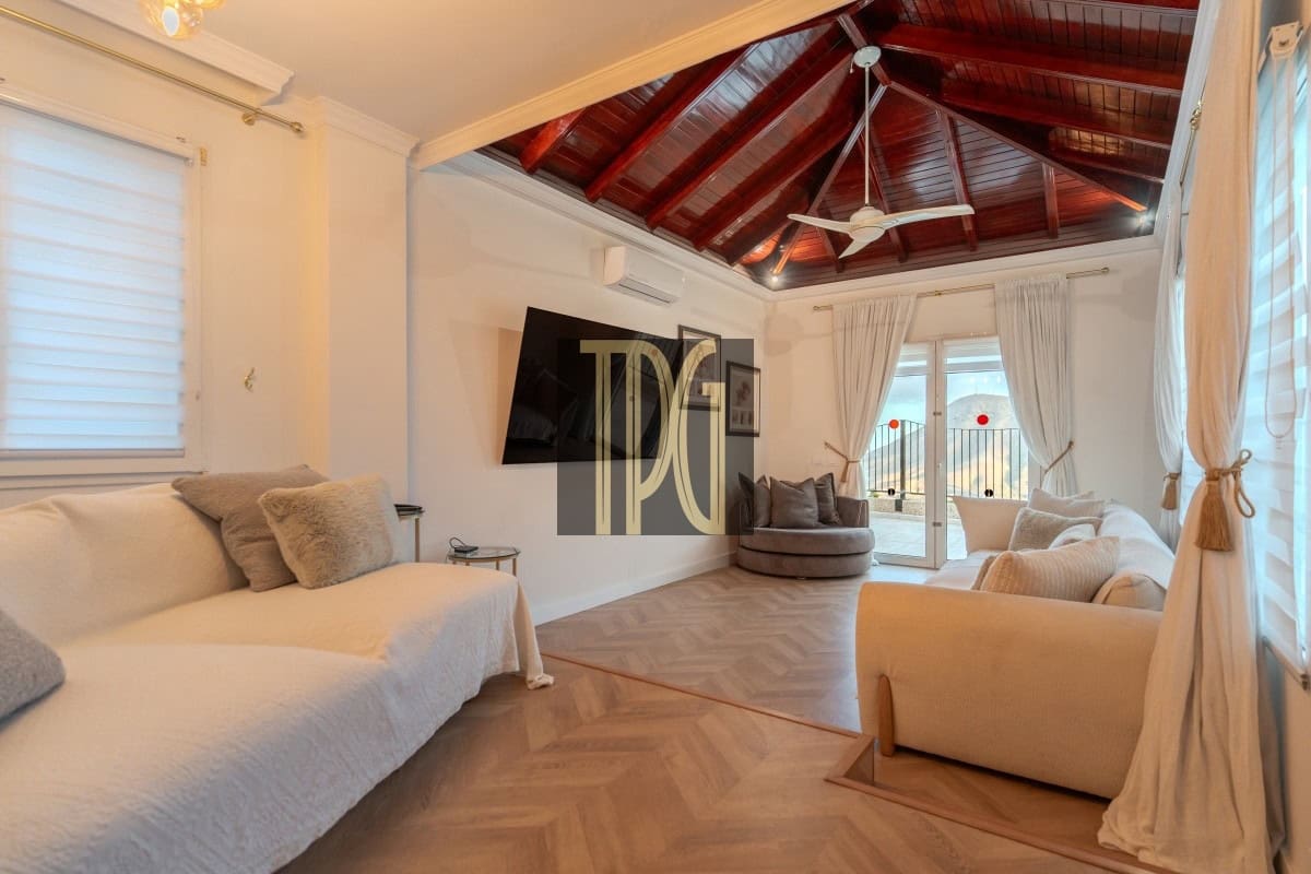 5 slaapkamer Villa te koop in Chayofa - € 1.250.000 (Ref: 9904289)