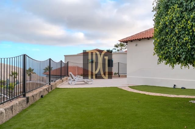 5 slaapkamer Villa te koop in Chayofa, Arona - € 1.250.000 (Ref: 9904289)
