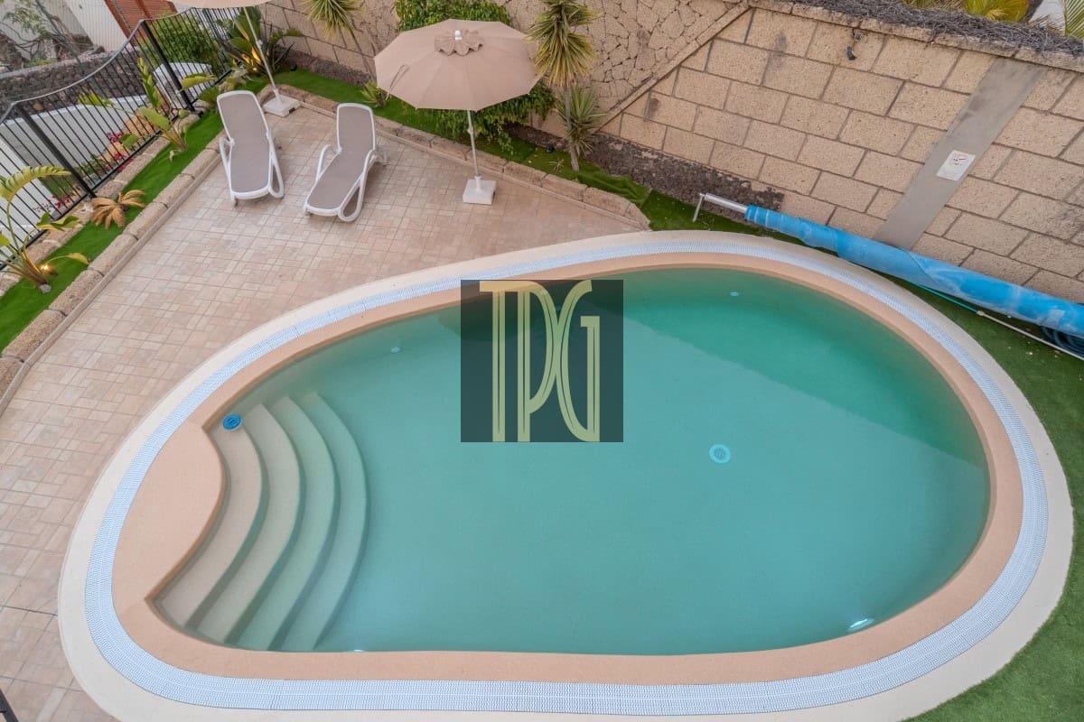 5 slaapkamer Villa te koop in Chayofa - € 1.250.000 (Ref: 9904289)