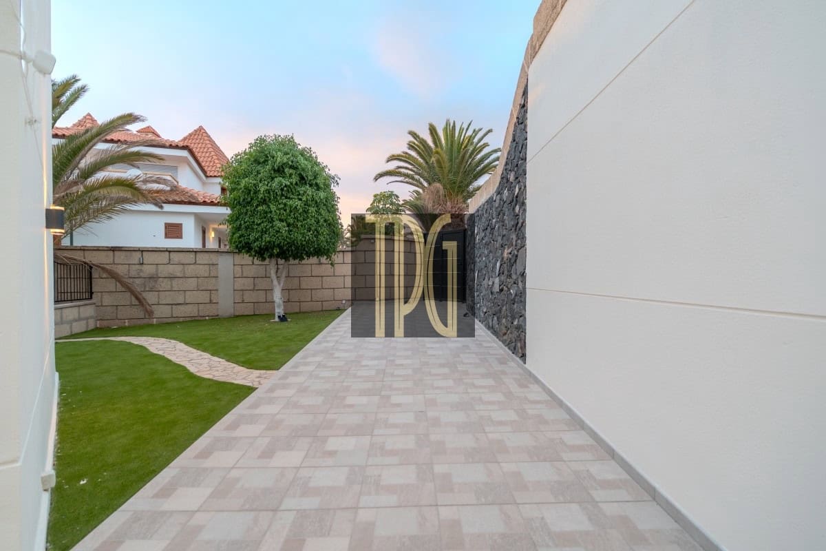 5 slaapkamer Villa te koop in Chayofa - € 1.250.000 (Ref: 9904289)